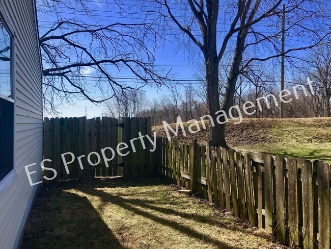 Building Photo - COMING SOON!! 3 BEDROOM 2 BATHROOM RANCH S...