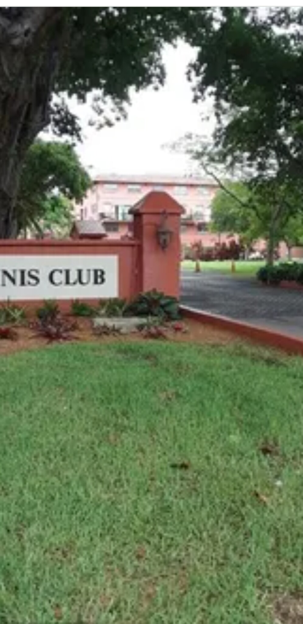 Building Photo - 660 Tennis Club Dr