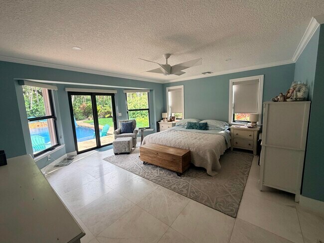 Building Photo - 3041 Perriwinkle Cir