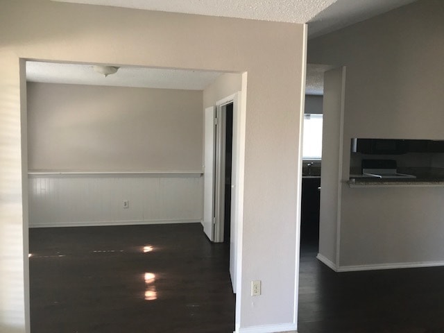 Building Photo - STELLAR HOME IN CROSS CREEK!
