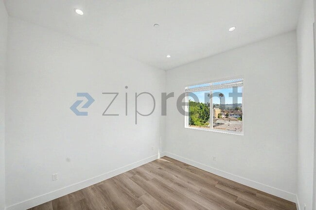 Building Photo - Unit