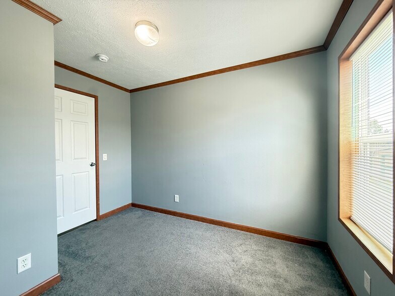 Building Photo - 2018 Mockingbird Pl NW