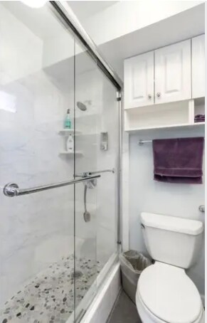 Master Bedroom Full Bath - 2575 Kuhio Ave