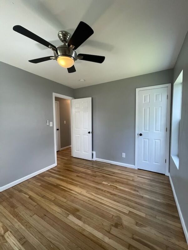 Building Photo - 2225 Suncrest Dr