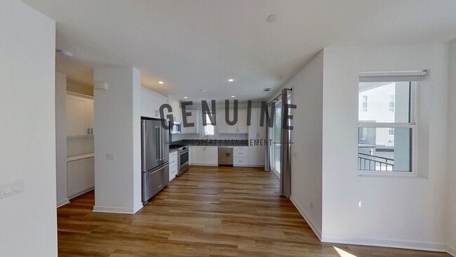 Building Photo - Coming Soon: Modern Tri-Level 2Bd 2.5Ba Townhouse in Irvine!