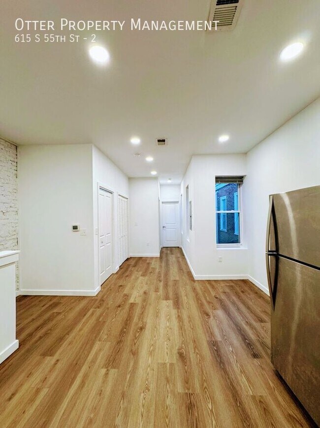 Building Photo - 615 S 55th St