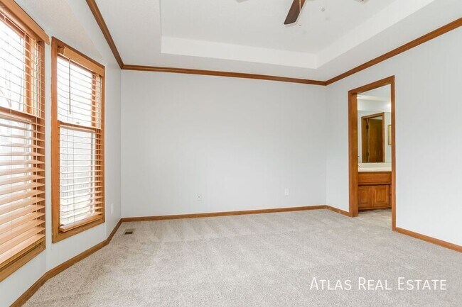 Building Photo - 6438 Roundtree St