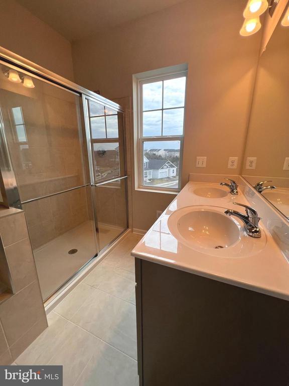 Building Photo - 102 FLAXEN MANE Ct