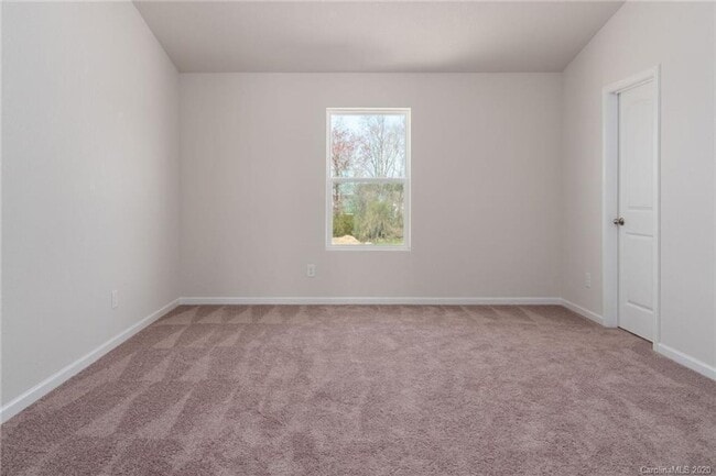 Building Photo - Beautiful 3 Bedroom with 2.5 Baths and 2-Car Garage.