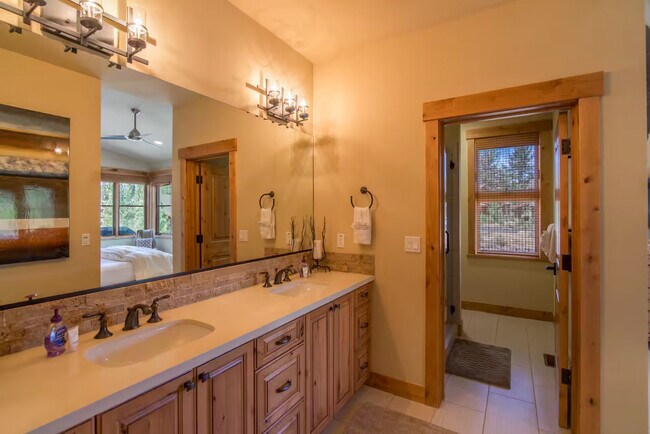 Building Photo - 10116 Sagebrush Ct