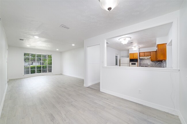 Building Photo - 10830 Sela Ln