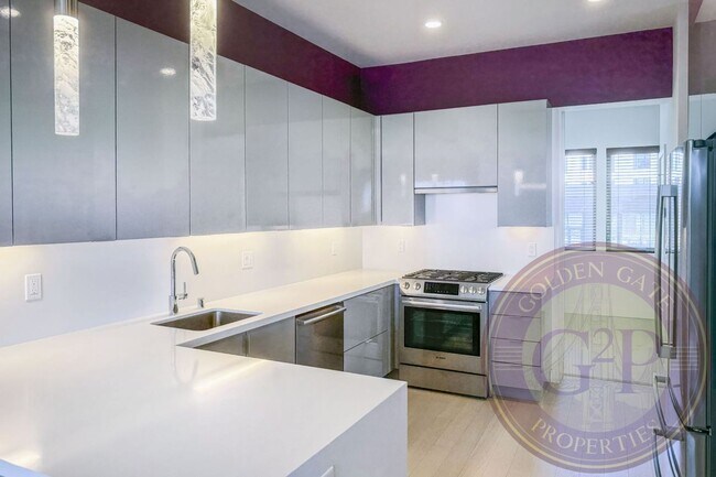 Building Photo - SF Shipyard - 3 BR, 2.5 BA Townhouse 1,634...