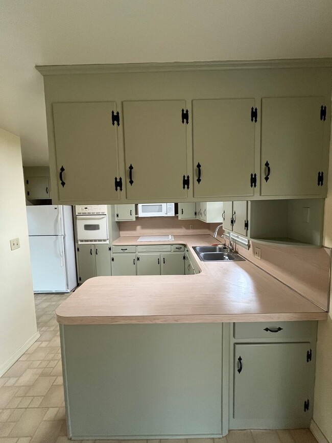 Building Photo - Beautifully Renovated Single-Family Ranch – 3 Beds, 2 Baths