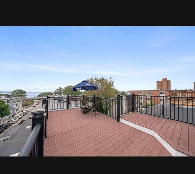 Building Photo - 779 E 6th St