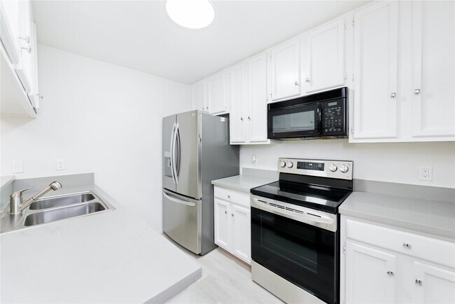 Building Photo - 11711 Memorial Dr