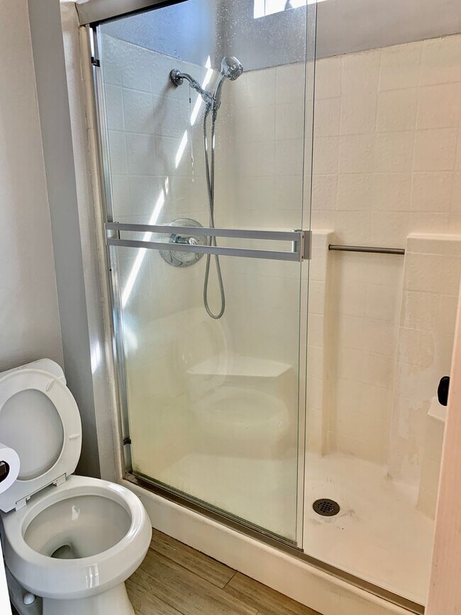 Building Photo - Nice Single Story Home