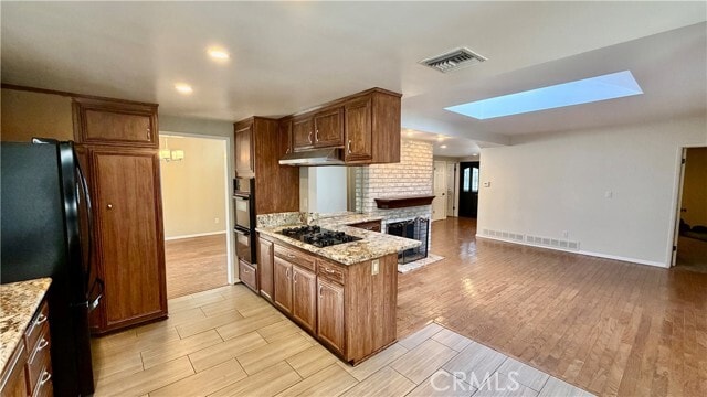 Building Photo - 7843 Woodlake Ave