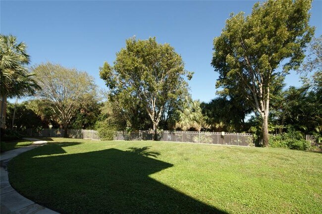 Building Photo - 6533 Emerald Dunes Dr