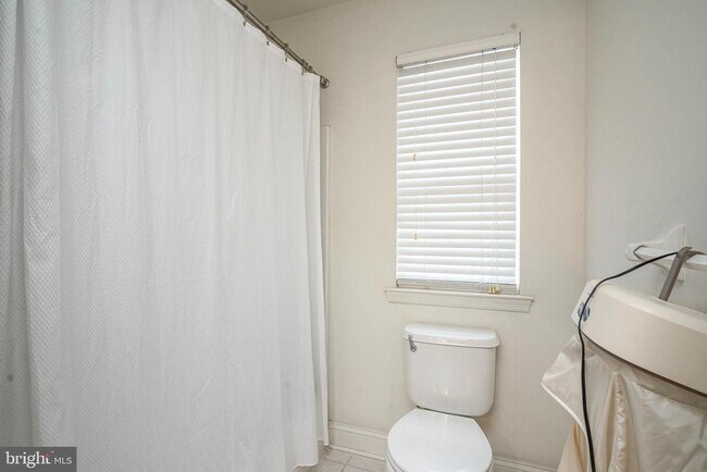 Building Photo - 142 White Cedar Dr