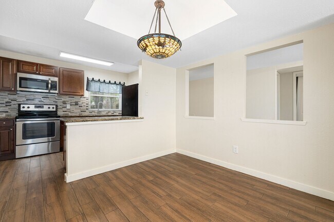 Building Photo - 22723 Braken Carter Ln