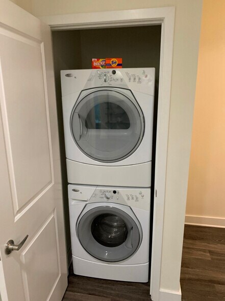 Building Photo - 475 S Church St