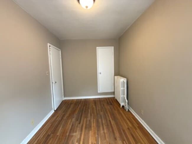 Building Photo - 468 N Herschel St