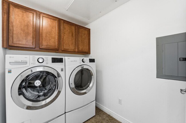 Building Photo - 5450 E Deer Valley Dr