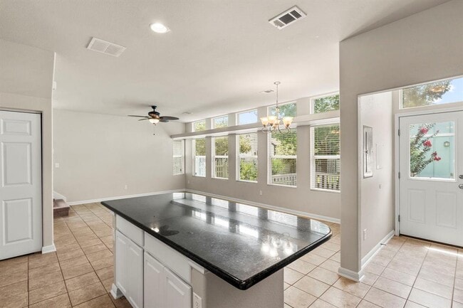 Building Photo - 423 Wetzel