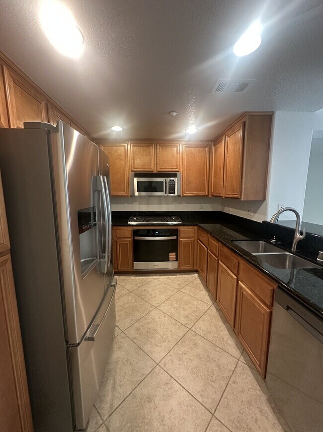 Building Photo - $3,600 - 2 Bed / 2 Bath City Walk Condo in Downtown San Diego