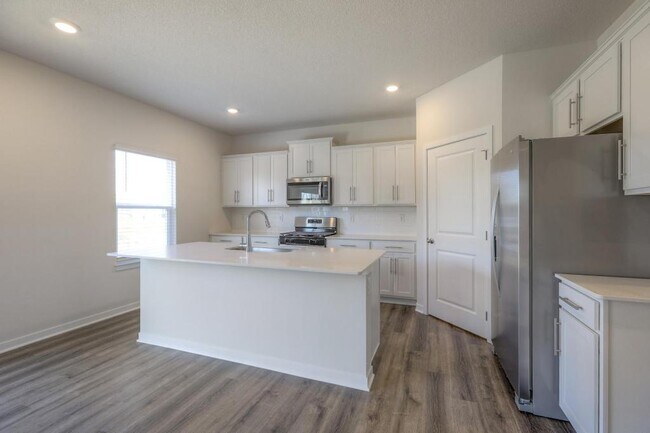 Building Photo - 1611 Maci St