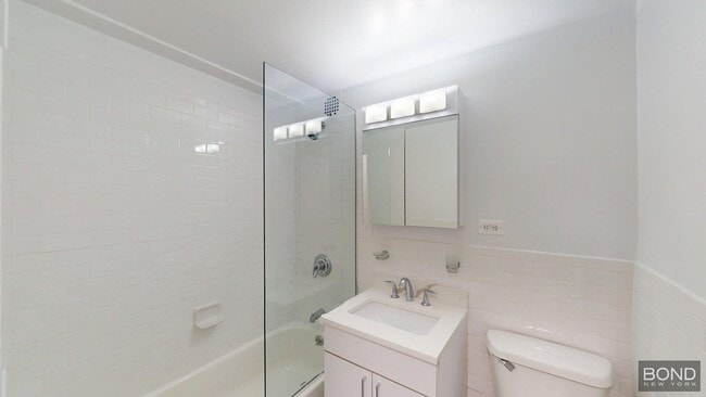 Building Photo - 219 E 69th St