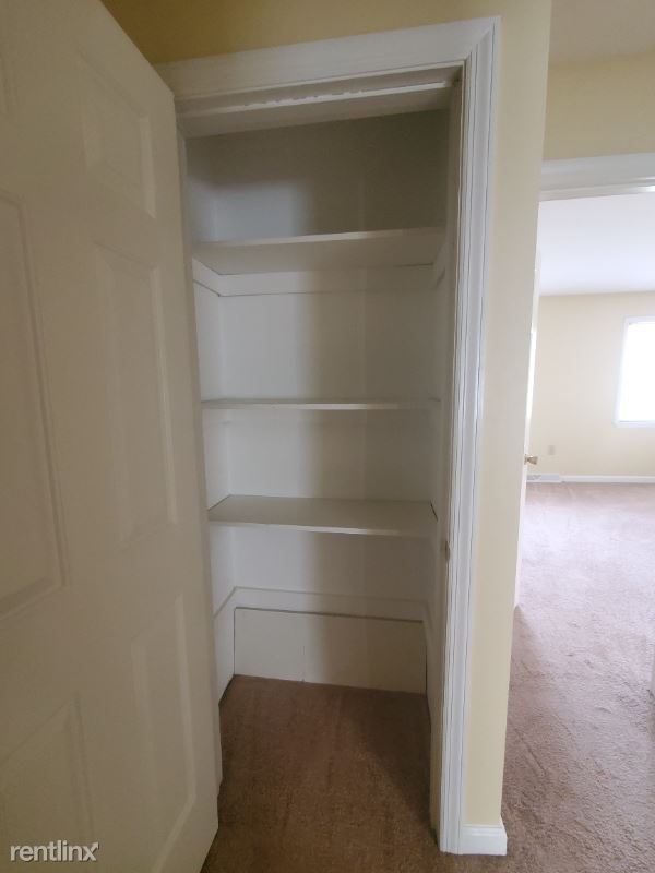 Building Photo - 2 br, 1.5 bath Townhome - 3334 Lynnwood Dr