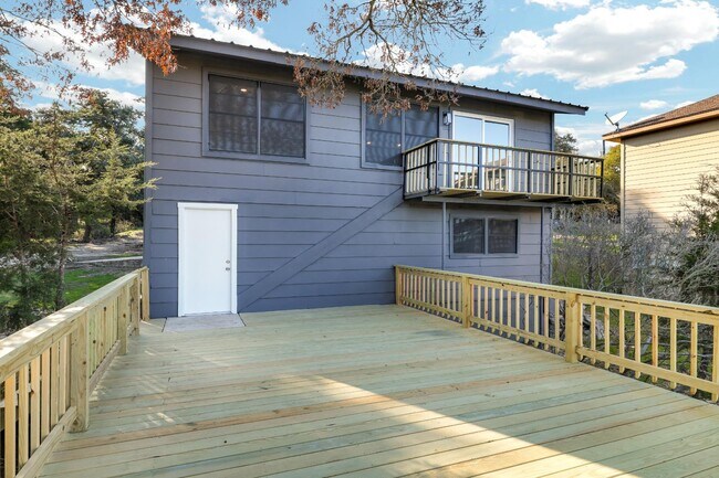 Building Photo - 1122 Oakridge Ln