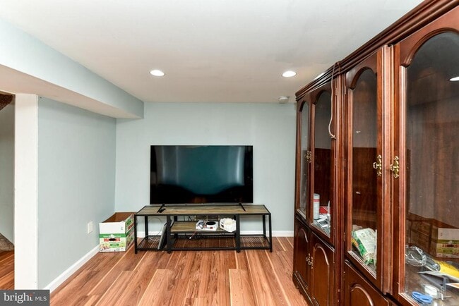Building Photo - 722 Glenside Dr