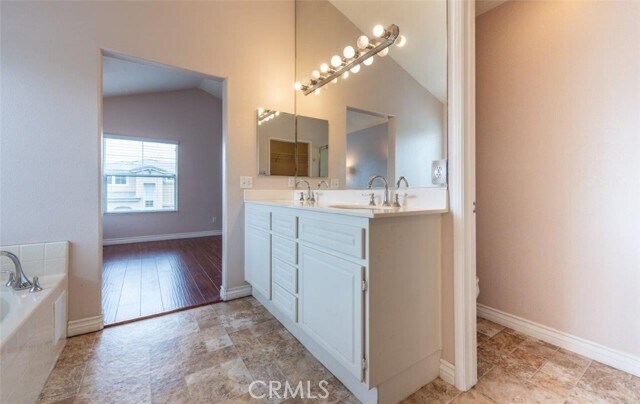 Building Photo - 14136 Visions Dr