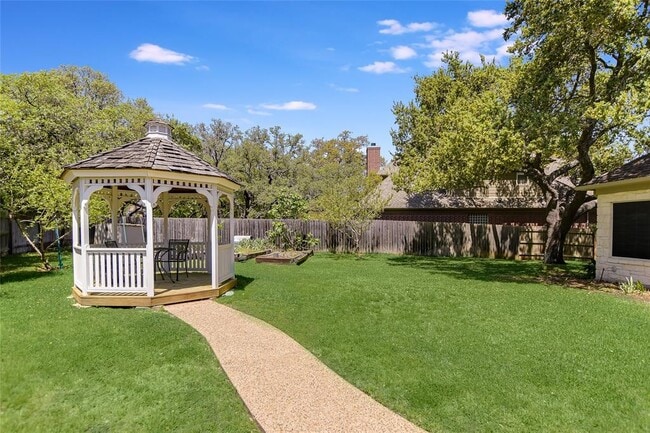 Building Photo - 10030 Estancia Ln