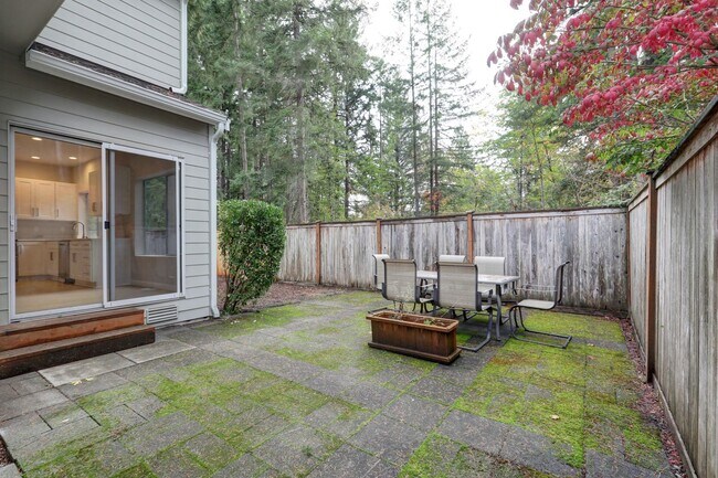 Building Photo - Beautiful 3bd, 2.5ba Home in Klahanie Available!