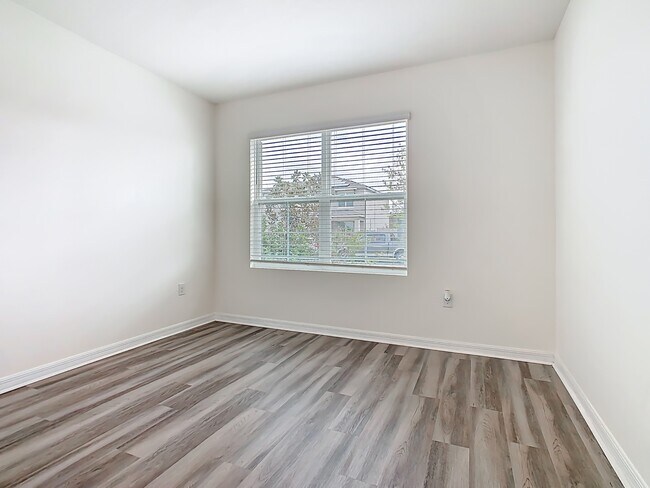 Building Photo - 3348 Perennial Ln