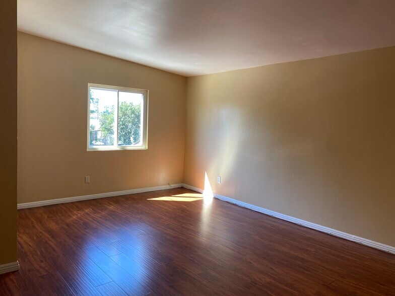 Building Photo - 837 S Gordon St