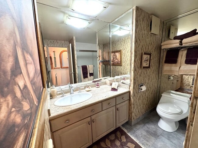 Building Photo - Waterfront Living in Naples - Furnished 2BD/2BA with Bay Views