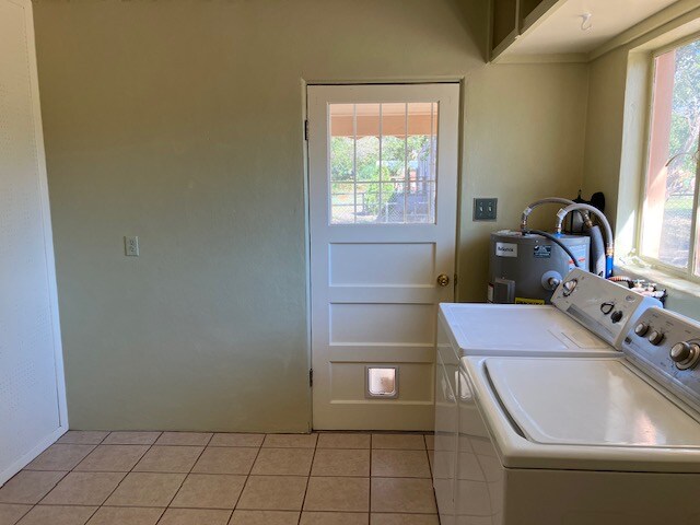 Building Photo - 2028 Cottonwood Ln