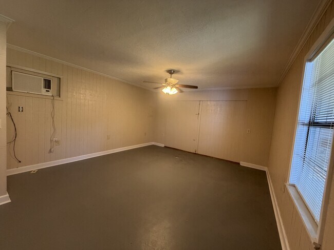 Building Photo - 11 Al Fox Cir