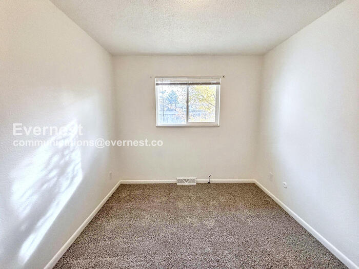 Building Photo - 739 43rd Ave