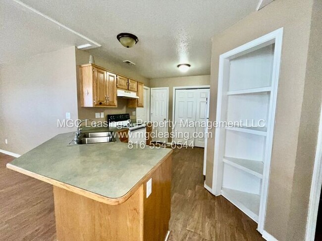 Building Photo - RANCH STYLE DUPLEX AVAILABLE NOW, SELF TOU...