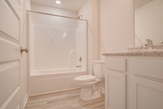 Building Photo - 4-Bed, 2-Bath Home in Woodlands Subdivision with Solar, Open-Concept Living, Modern Kitchen, Fenc...