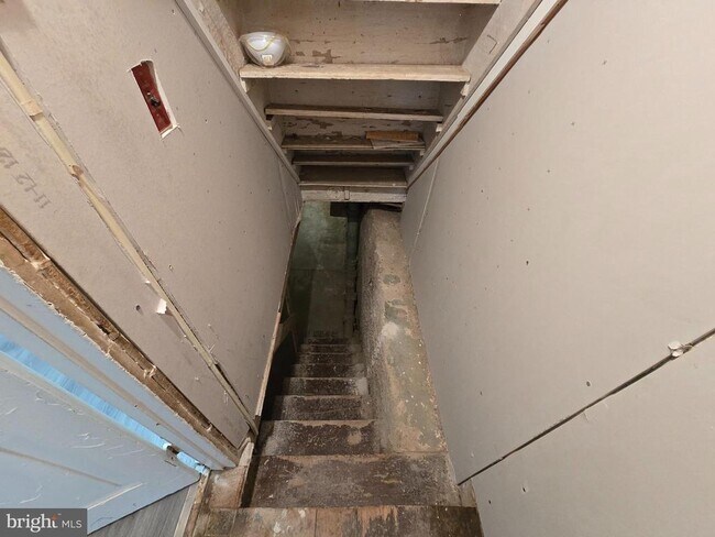 Building Photo - 330 Moss St