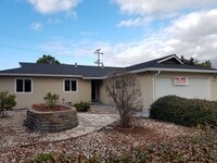 Building Photo - For Rent – Beautifully Updated 3-Bedroom H...