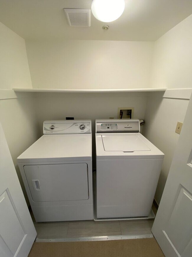 Building Photo - 3421 El Camino Real
