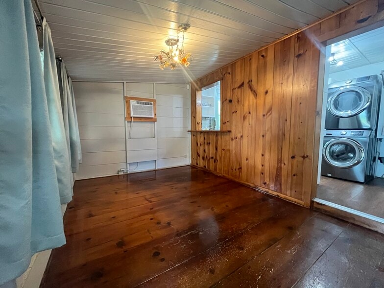 Dining - 1407 W Church St