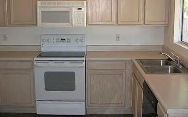 Building Photo - 6479 E Nelson Dr